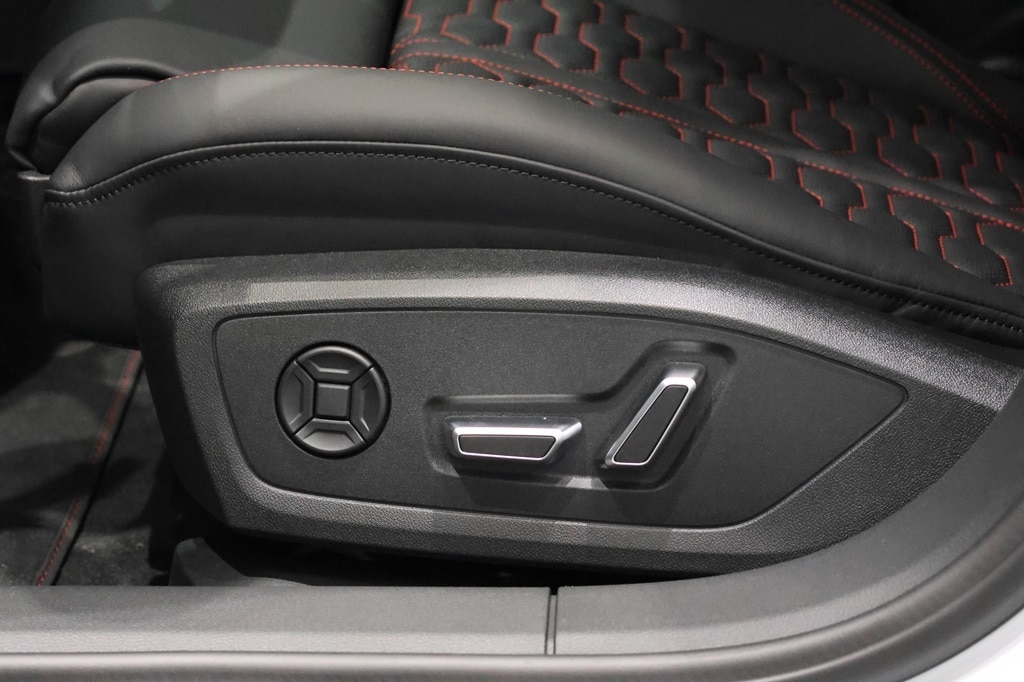 Bild som visar Audi RS 6 Avant RS 6 Avant performance 630 hk tiptronic - för mer information kontakta din Audi Partner