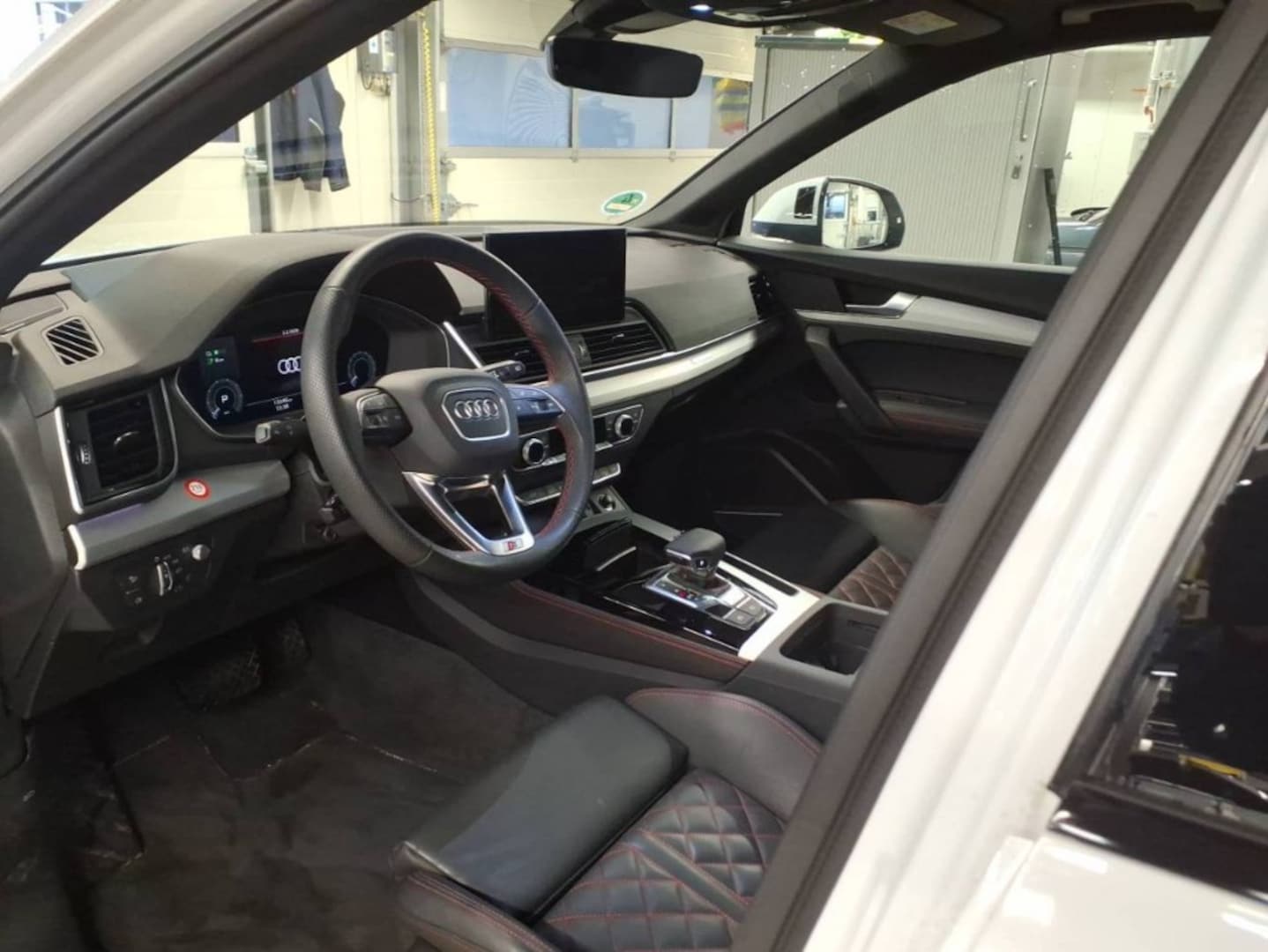 Bild über Audi Q5 TFSI e S line business 55 TFSI e quattro S tronic - für weitere Informationen kontaktieren Sie den Audi Partner
