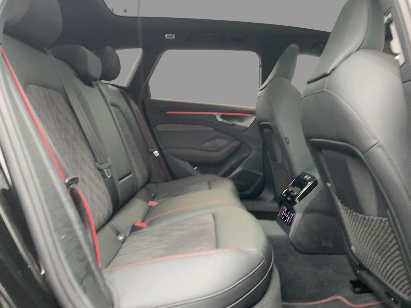 Bild über Audi A6 Avant TFSI quattro 270 kW S tronic - für weitere Informationen kontaktieren Sie den Audi Partner