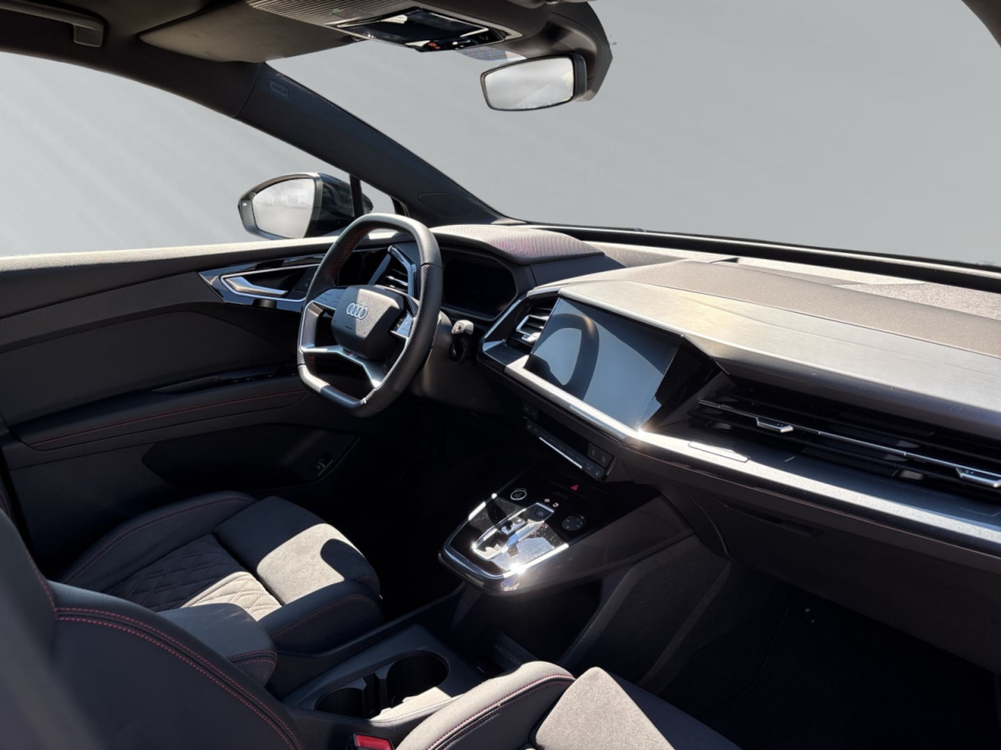 Bild über Audi Q4 e-tron 45 e-tron - für weitere Informationen kontaktieren Sie den Audi Partner