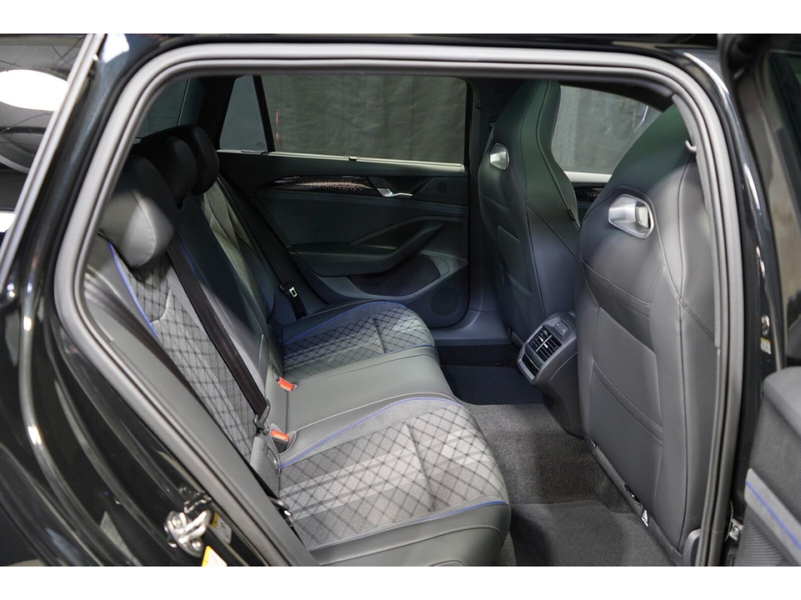 Volkswagen Passat – Bild 10