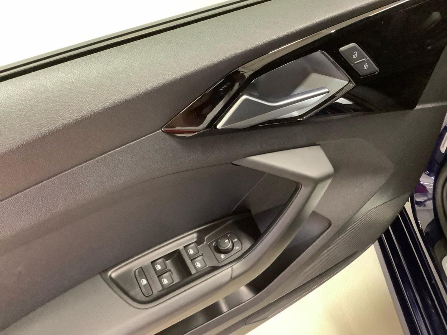 Bild über Audi A1 Sportback S line 30 TFSI S tronic - für weitere Informationen kontaktieren Sie den Audi Partner