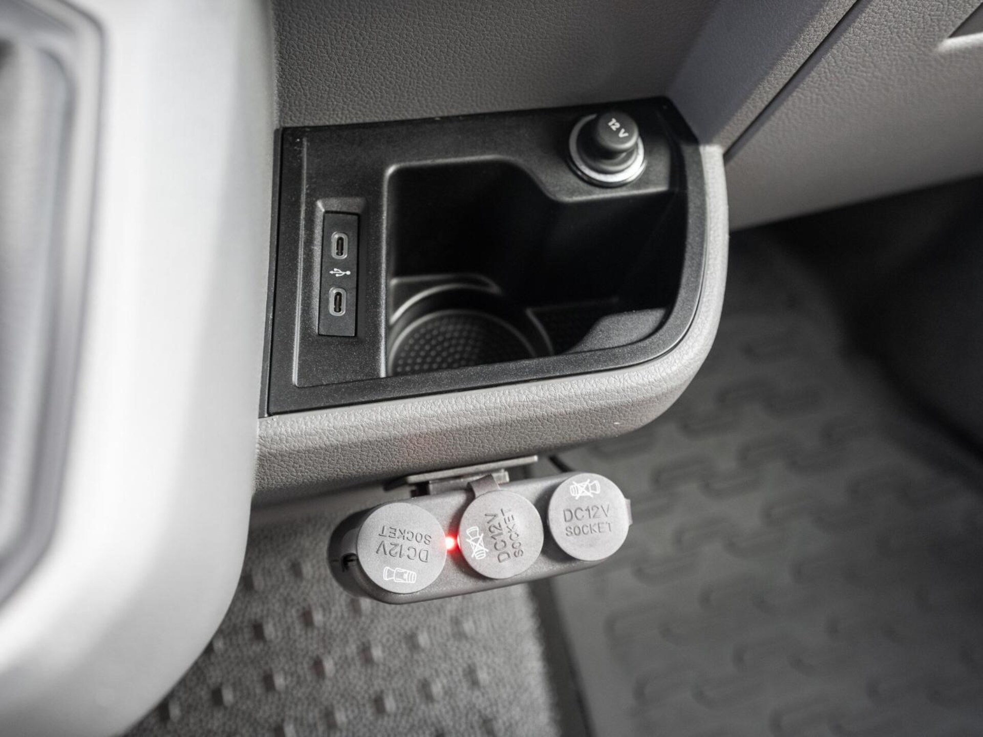 Volkswagen T6.1 Transporter Kasten langer Radstand