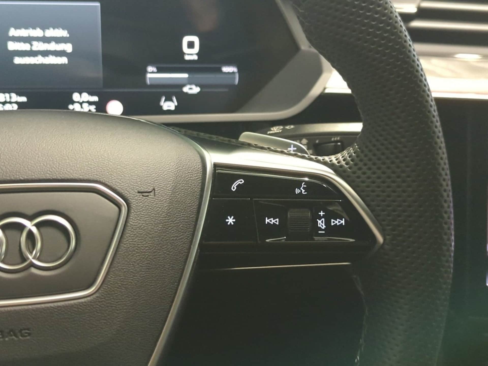 Audi e-tron S line