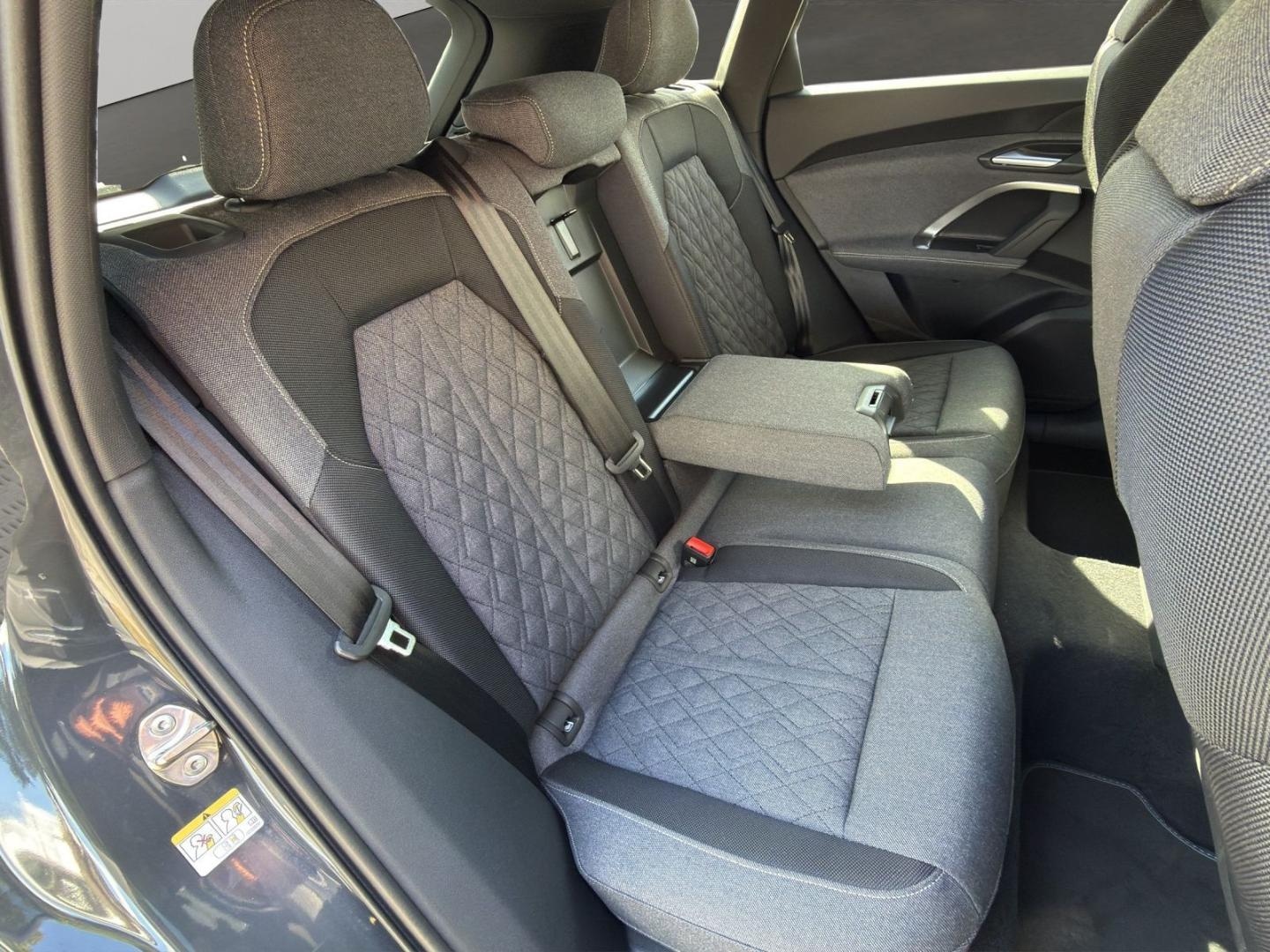 Bild über Audi Q5 SUV TDI quattro 150 kW S tronic - für weitere Informationen kontaktieren Sie den Audi Partner