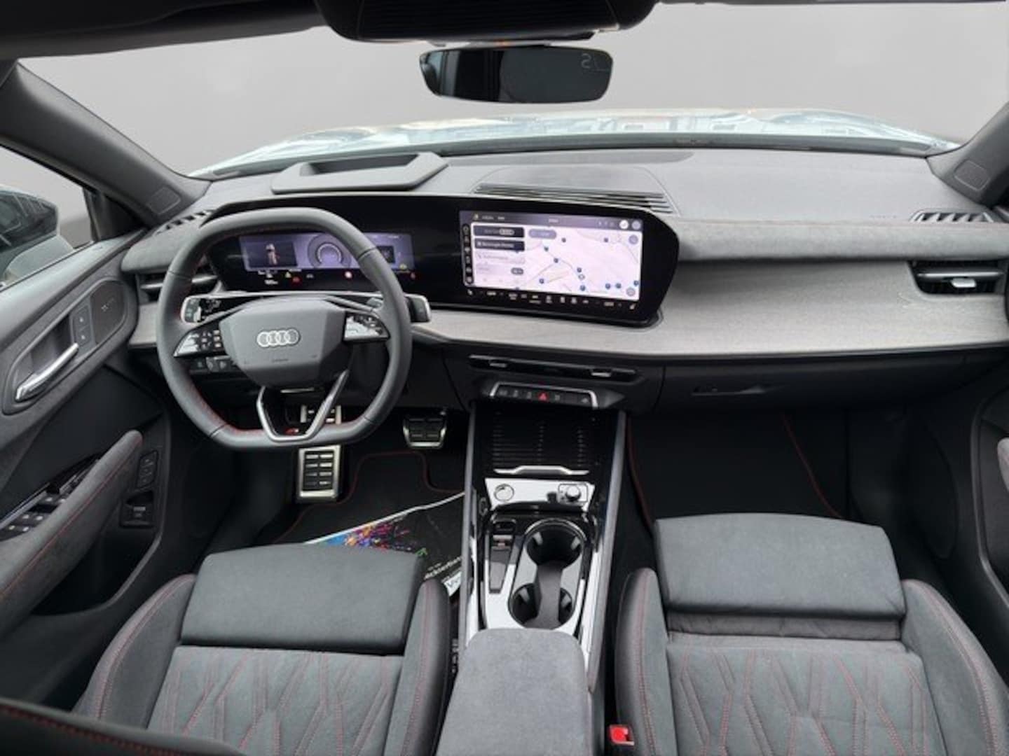 Bild über Audi Q3 SUV TFSI quattro 195 kW S tronic - für weitere Informationen kontaktieren Sie den Audi Partner