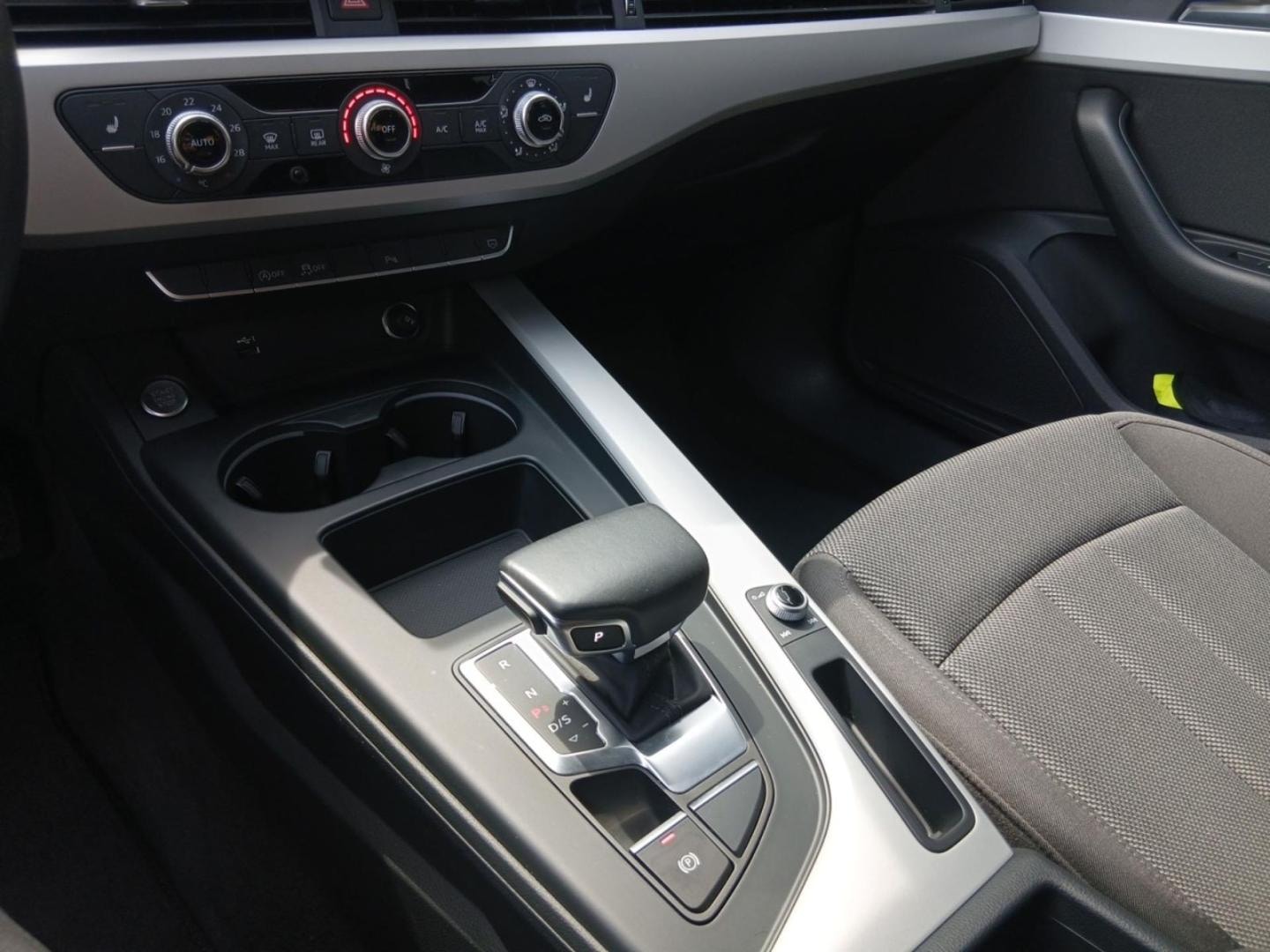 Bild über Audi A4 Avant advanced 35 TFSI S tronic - für weitere Informationen kontaktieren Sie den Audi Partner