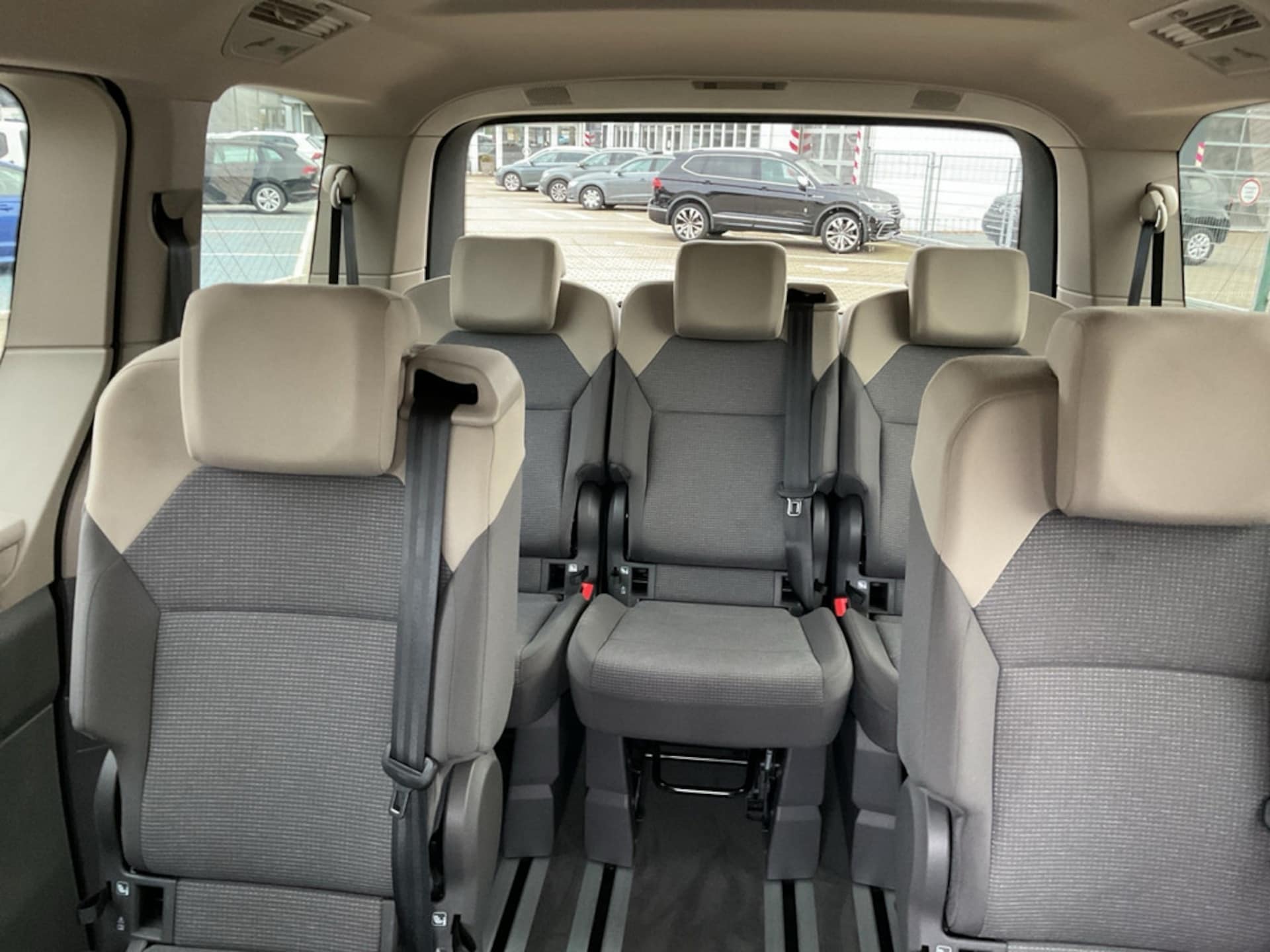 Volkswagen Multivan Basis-Modell