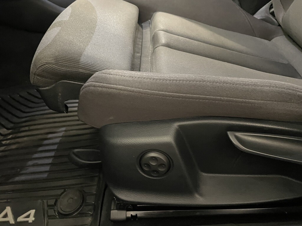 Bild som visar&nbsp;Audi A4 allroad quattro&nbsp;A4 allroad 2.0 TDI quattro 190 hk S tronic - för mer information kontakta din Audi Partner