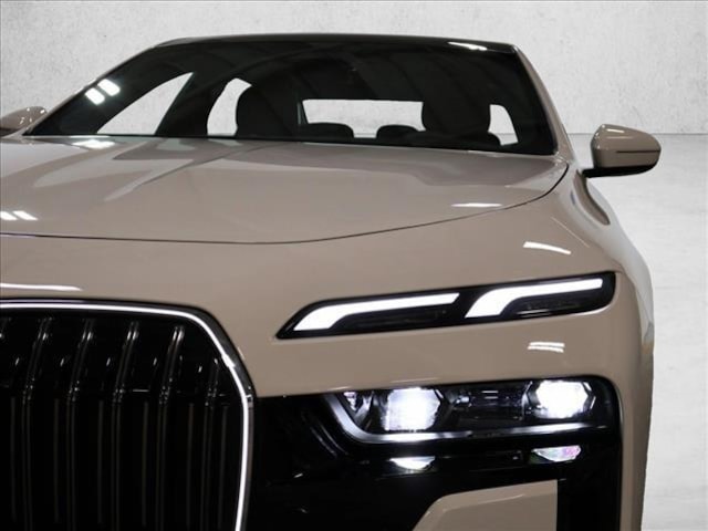2025 BMW 740i