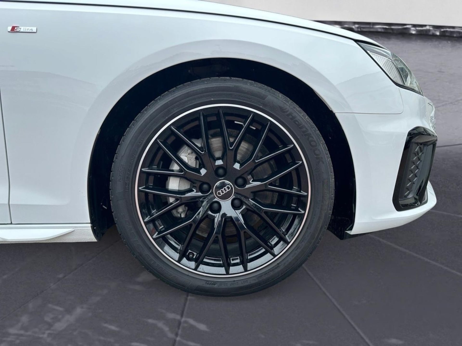 Audi A4 Avant S line