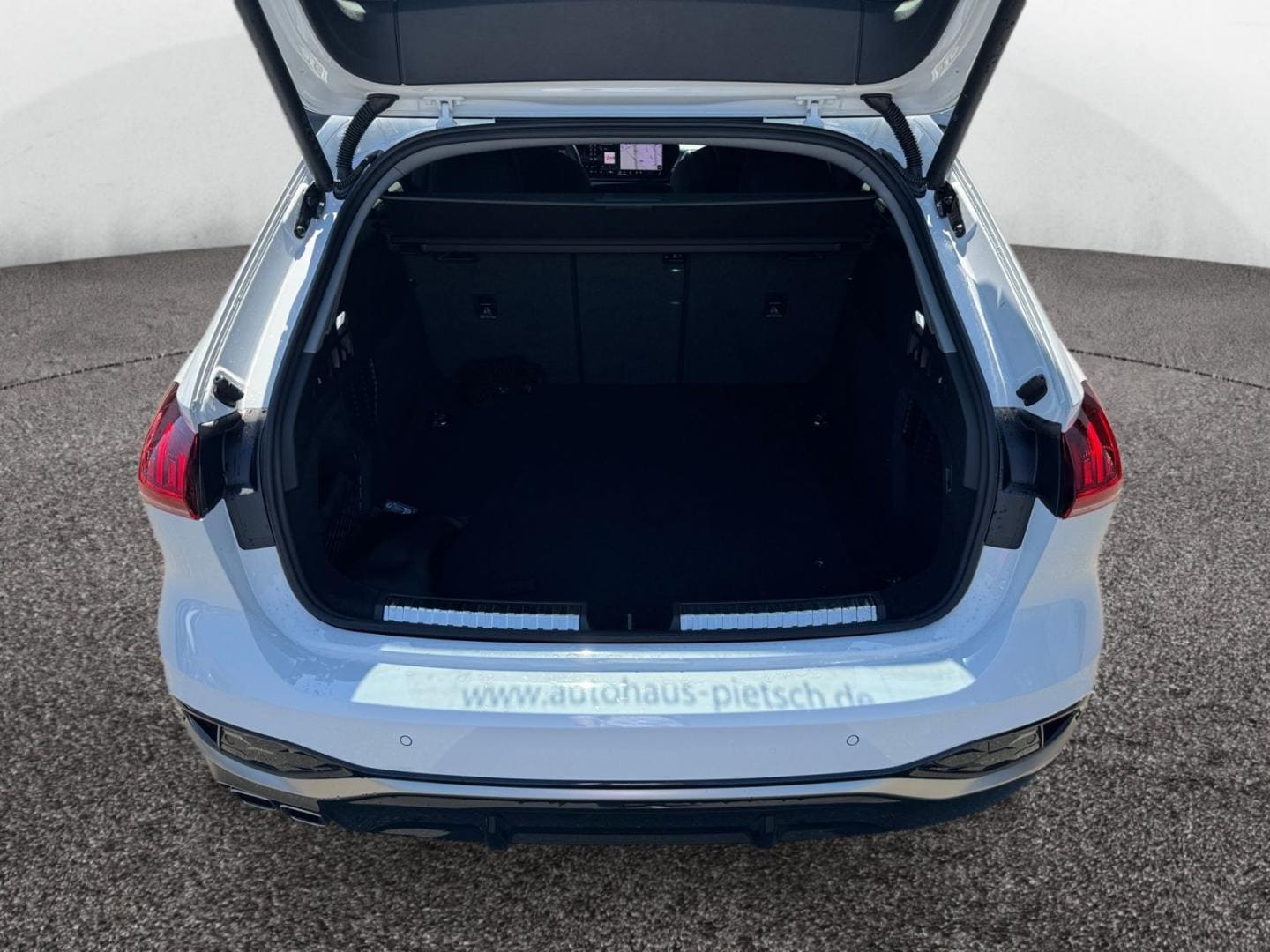 Bild über Audi A5 Avant TDI 150 kW S tronic - für weitere Informationen kontaktieren Sie den Audi Partner
