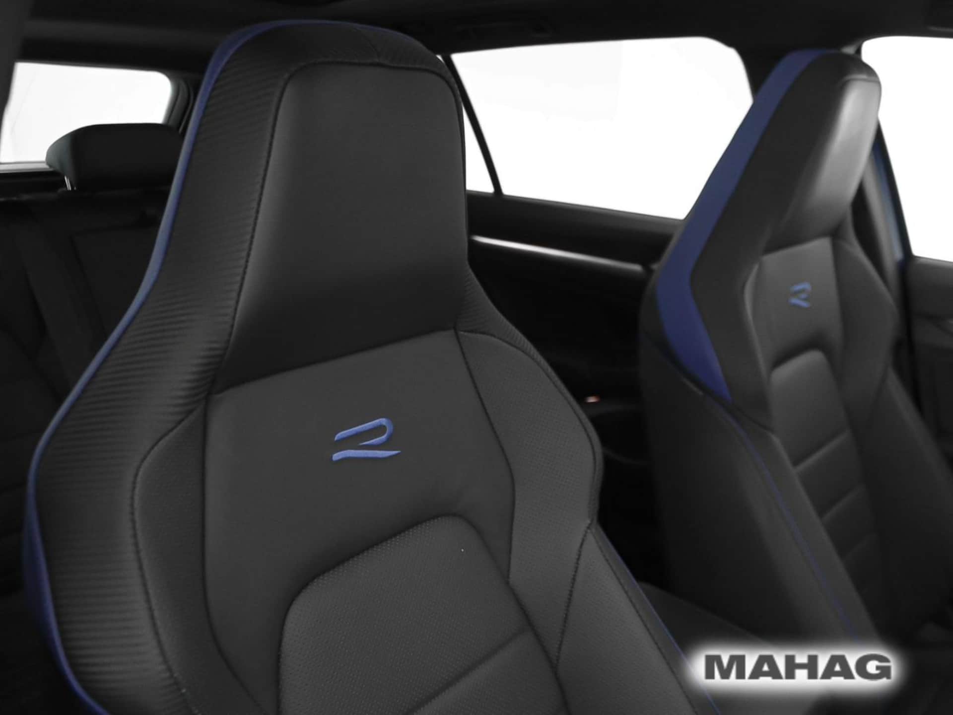 Volkswagen Golf Variant R