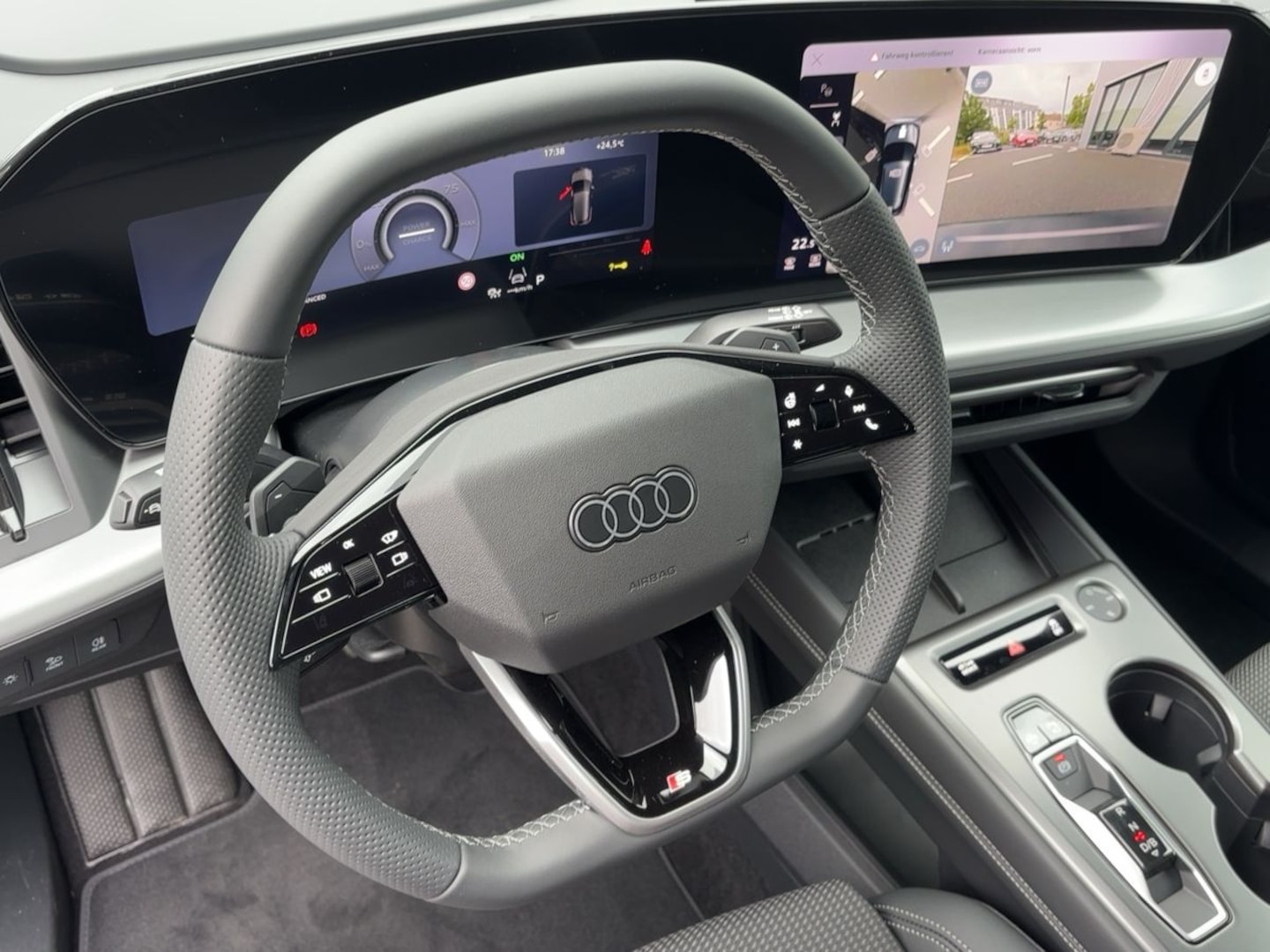 Bild über Audi Q4 SUV e-tron e-tron performance 210 kW - für weitere Informationen kontaktieren Sie den Audi Partner