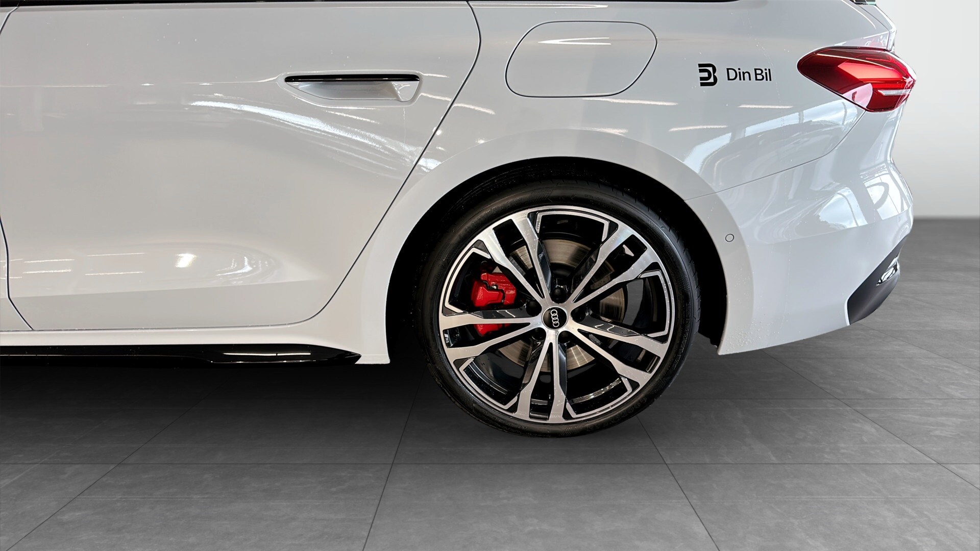 Image about Audi A5 Avant e-hybrid A5 Avant e-hybrid quattro S line Edition 270 kWS tronic