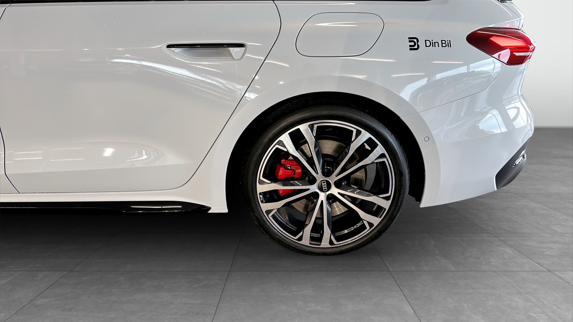 Image about Audi A5 Avant e-hybrid A5 Avant e-hybrid quattro S line Edition 270 kWS tronic
