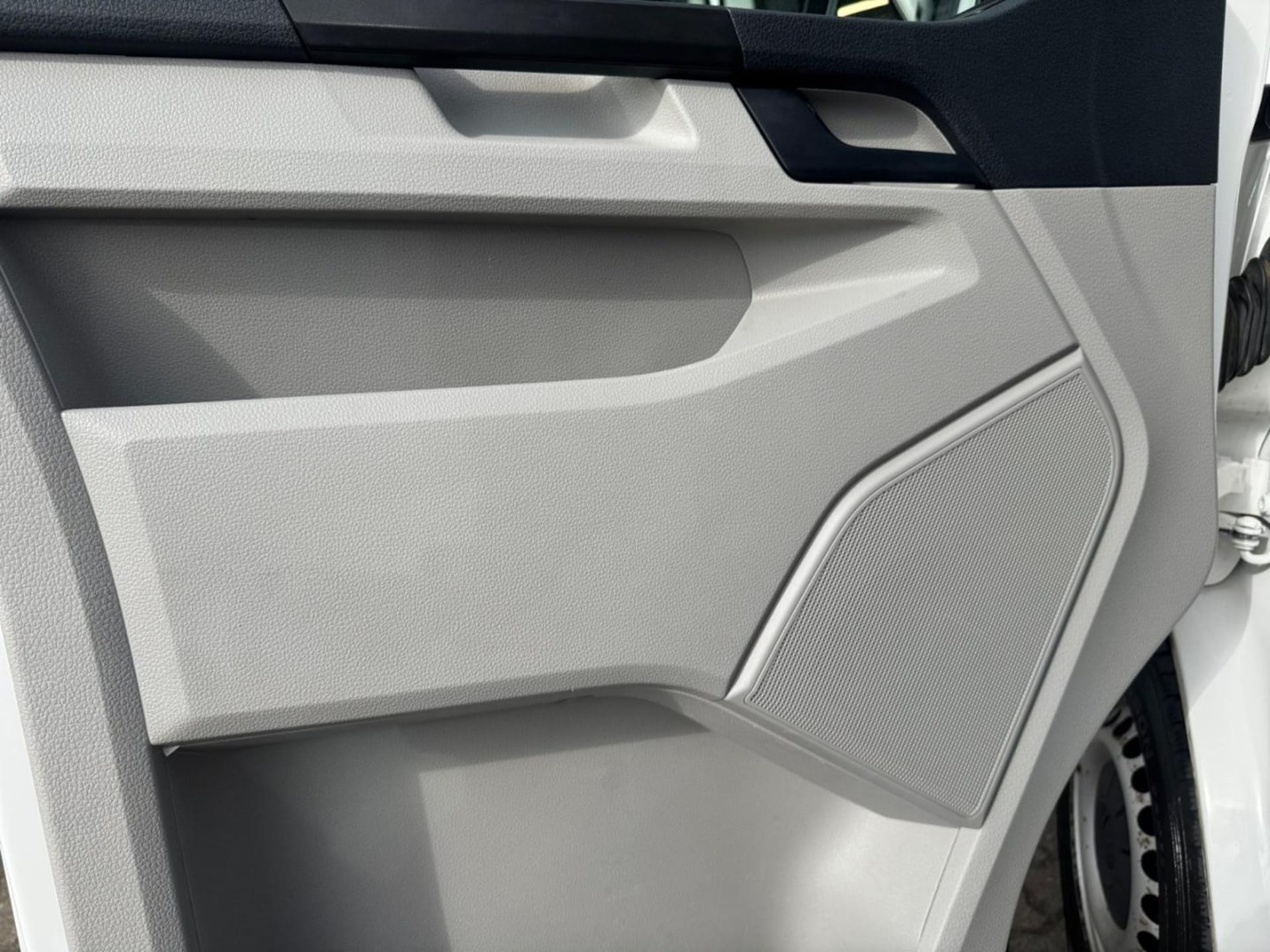 Volkswagen T6 Transporter Kombi kurzer Radstand