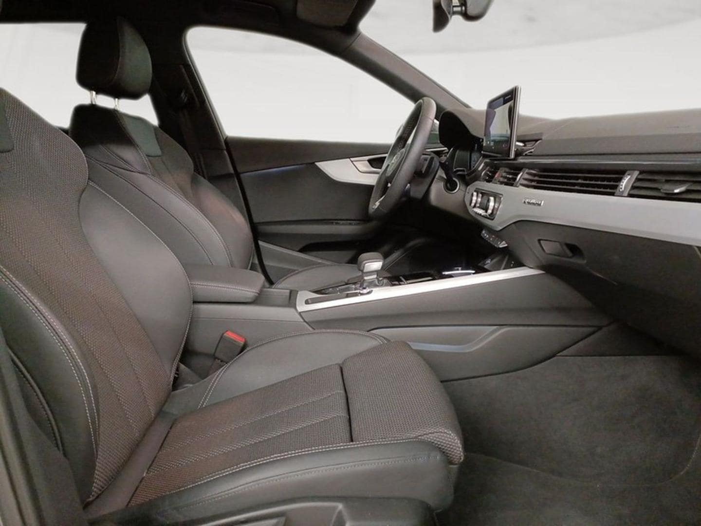 Image about Audi A4 Avant S line edition 40 TDI quattro 150 kW (204 CV) S tronic