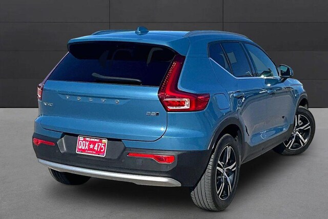 2025 Volvo XC40