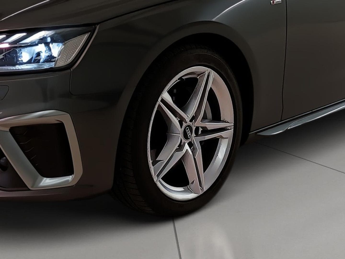 Image about Audi A4 Avant S line edition 40 TDI quattro 150 kW (204 CV) S tronic