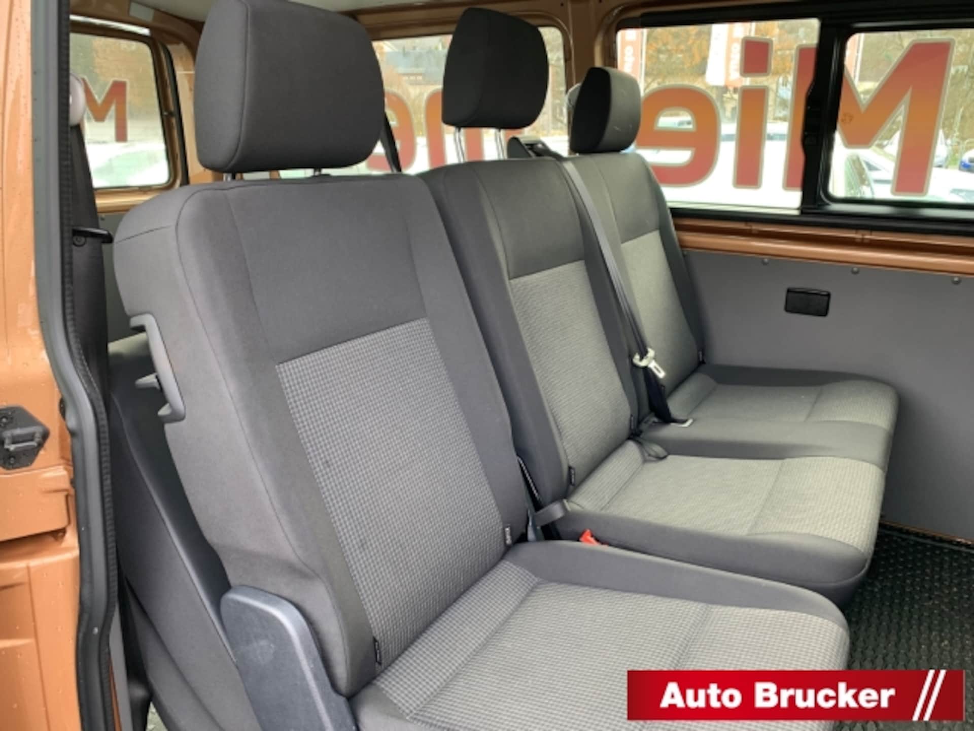 Volkswagen T6.1 Transporter Kombi langer Radstand