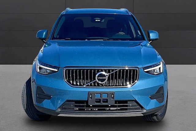 2025 Volvo XC40