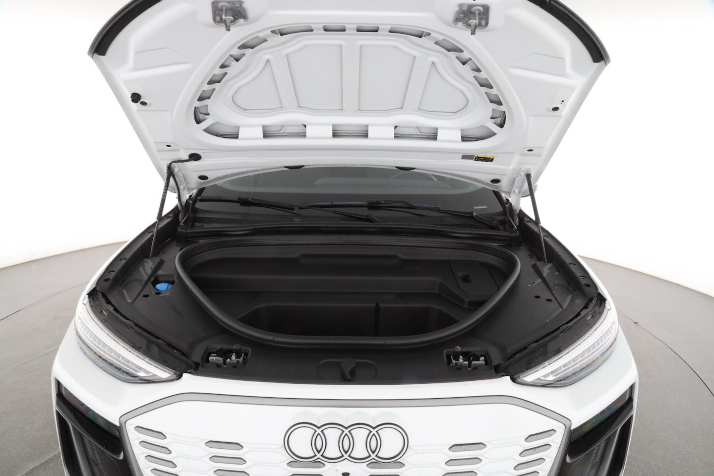Bild über Audi Q6 SUV e-tron e-tron quattro - für weitere Informationen kontaktieren Sie den Audi Partner