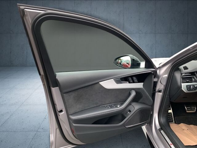Image about Audi RS 4 Avant TFSI quattro tiptronic