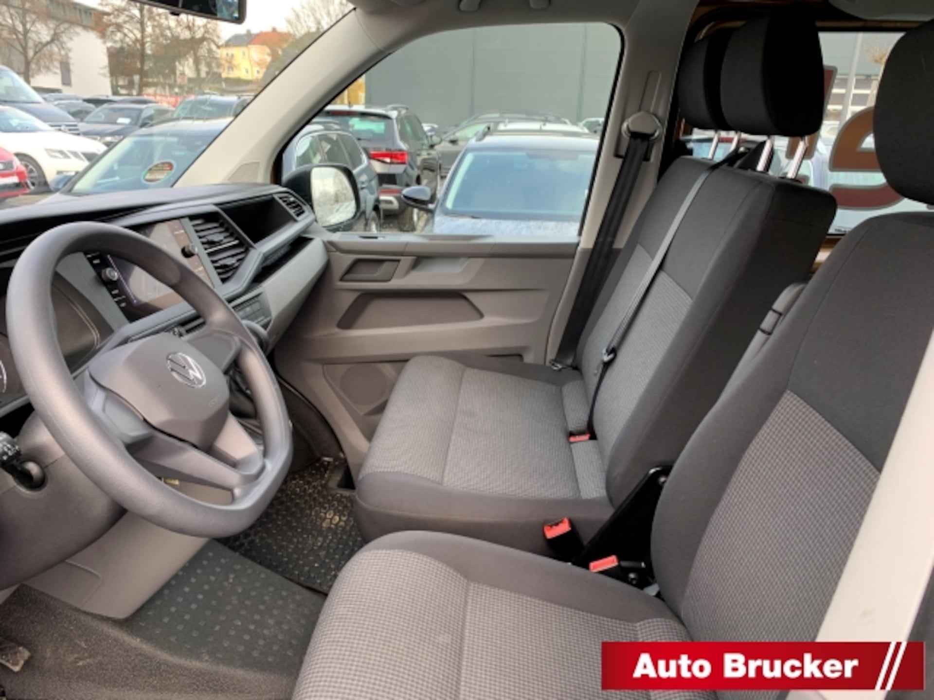 Volkswagen T6.1 Transporter Kombi langer Radstand