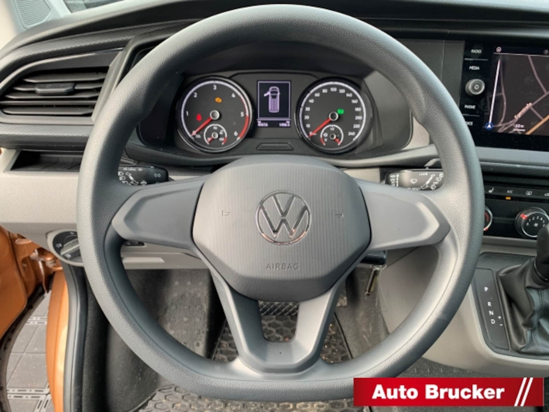 Volkswagen T6.1 Transporter Kombi langer Radstand