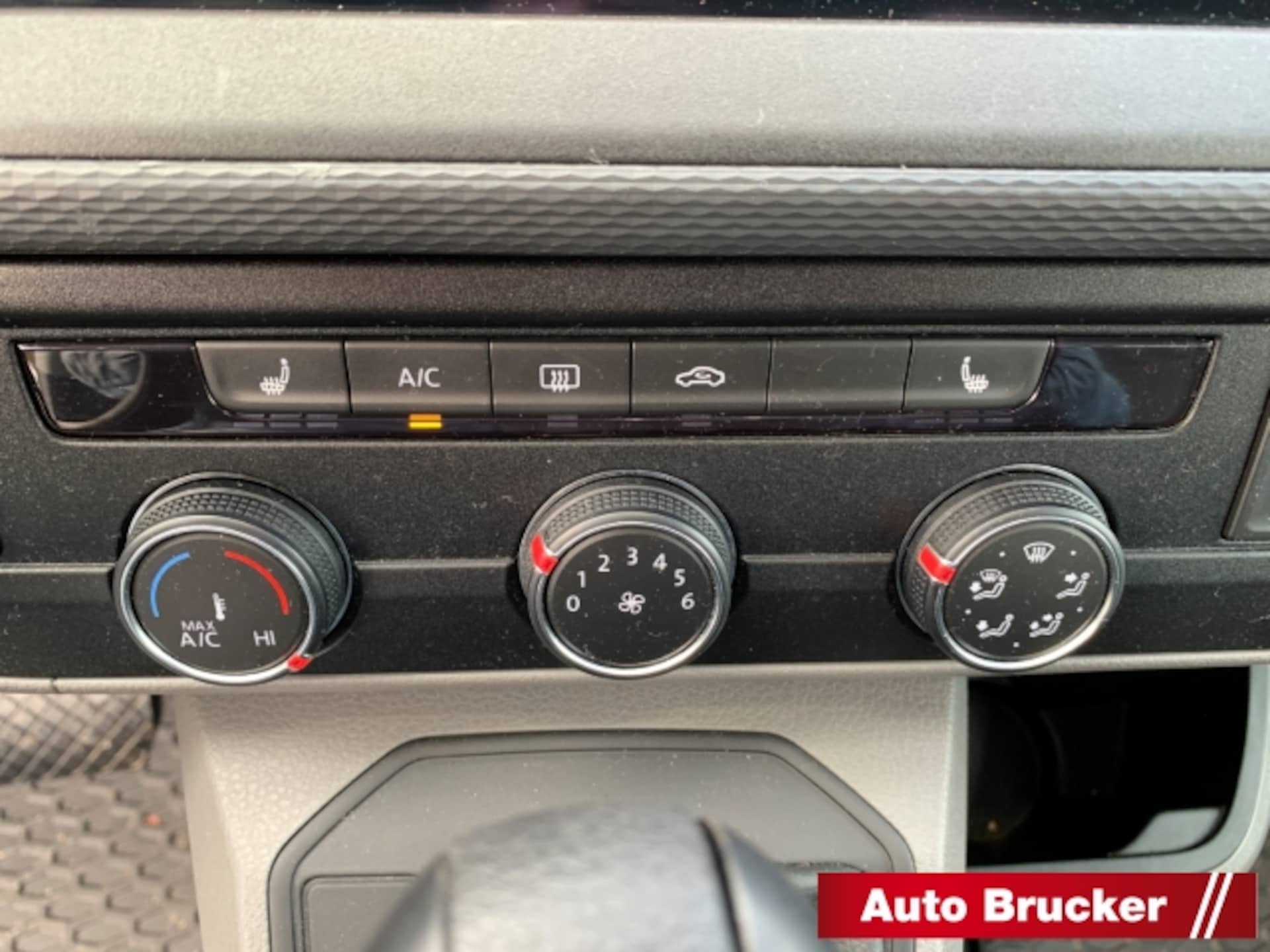 Volkswagen T6.1 Transporter Kombi langer Radstand