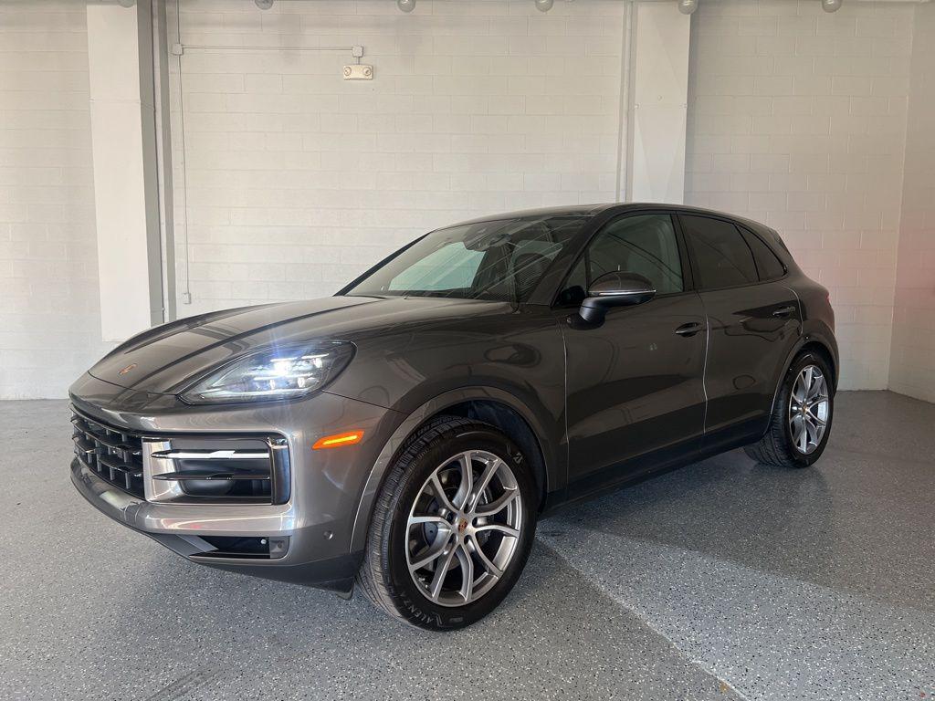 2025 Porsche Cayenne -'s photo