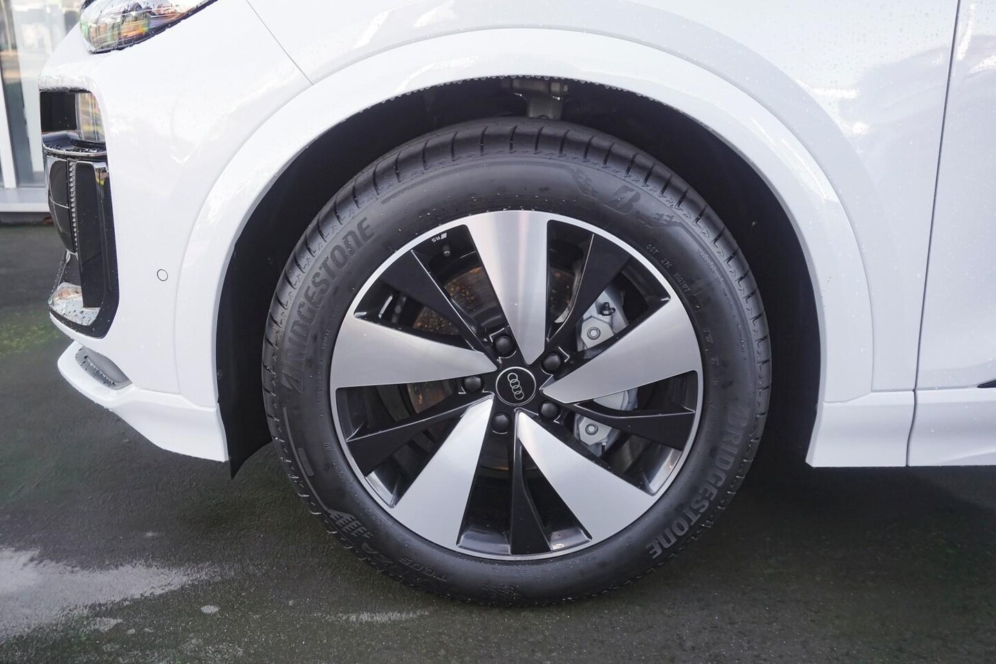 Image about Audi Q6 SUV e-tron e-tron quattro