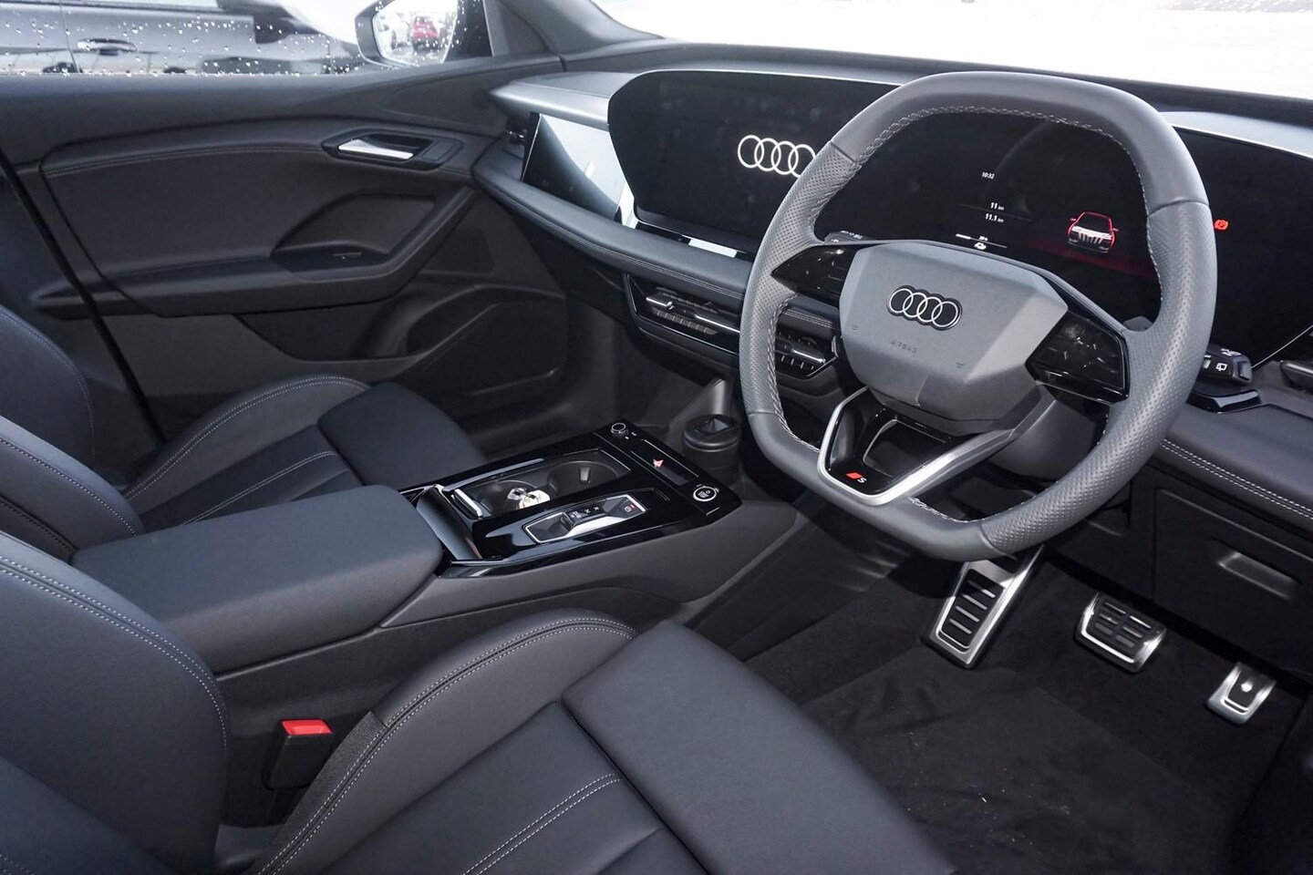 Image about Audi Q6 SUV e-tron e-tron quattro