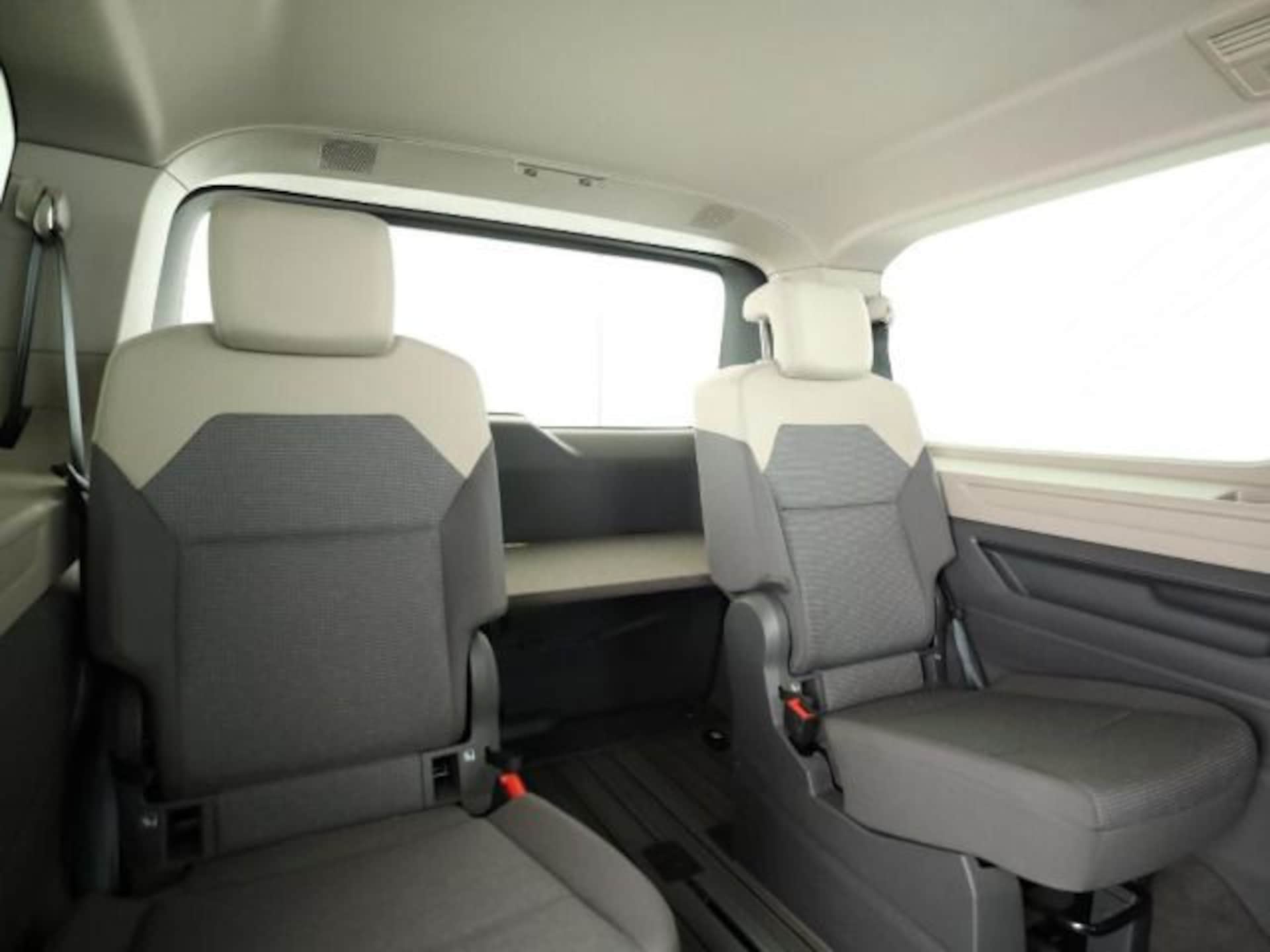 Volkswagen Multivan Langversion Basis-Modell