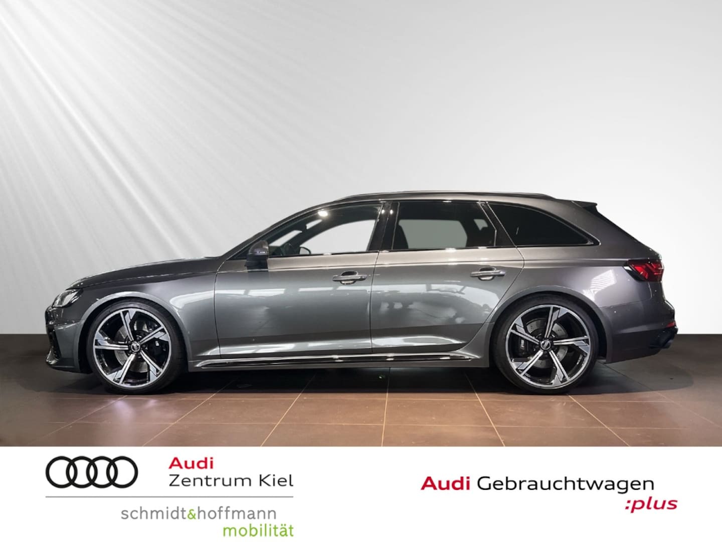 Bild über Audi RS 4 Avant TFSI quattro tiptronic - für weitere Informationen kontaktieren Sie den Audi Partner