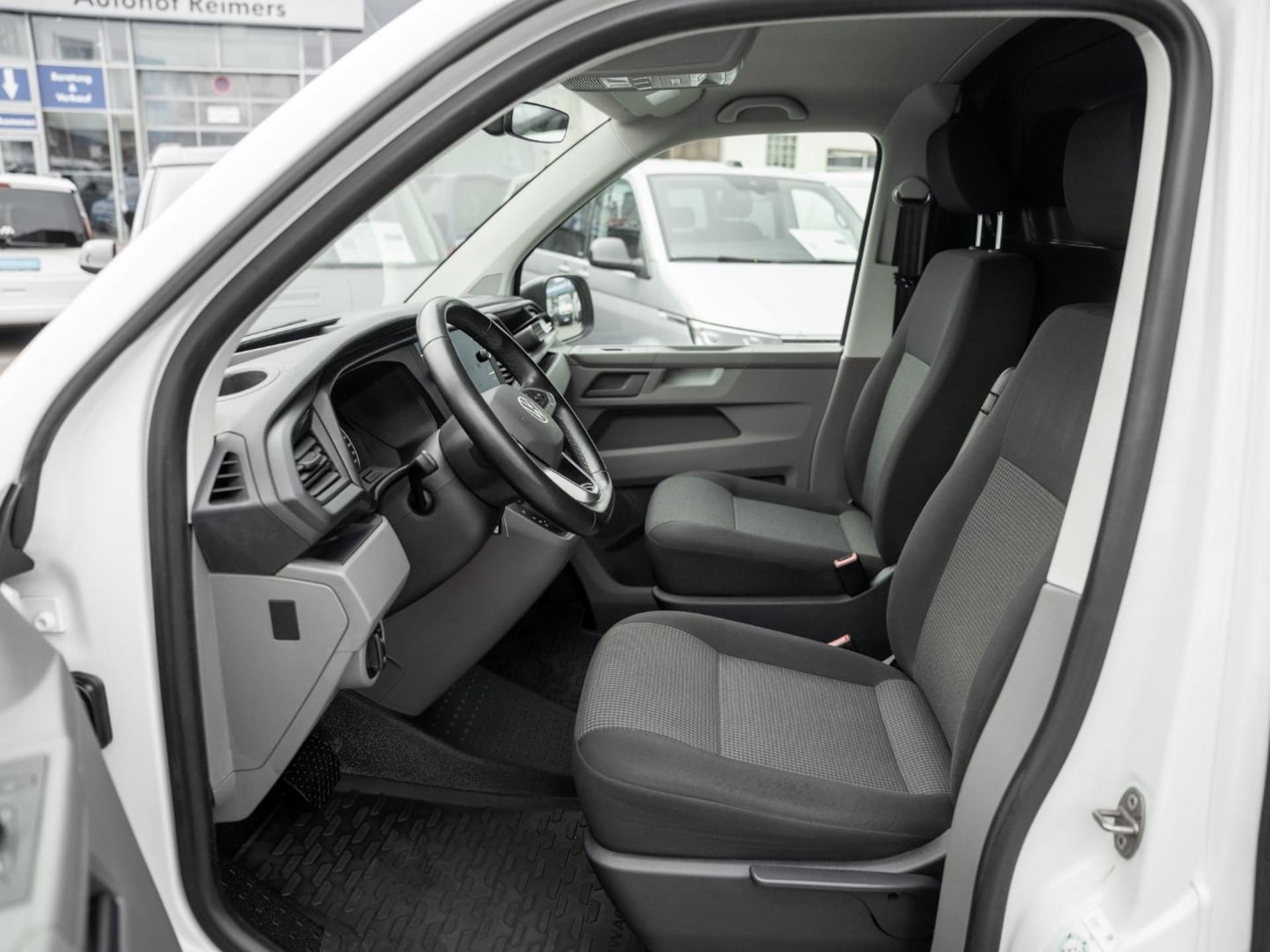 Volkswagen T6.1 Transporter Kasten langer Radstand