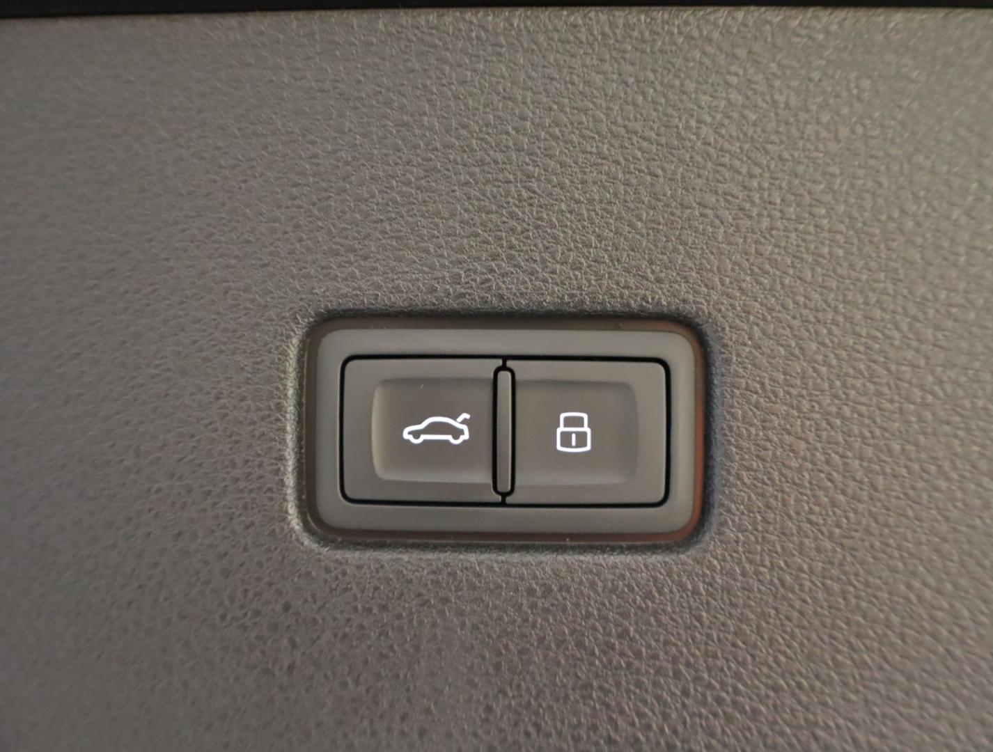 Image about Audi Q8 55 TFSI quattro debut package S line