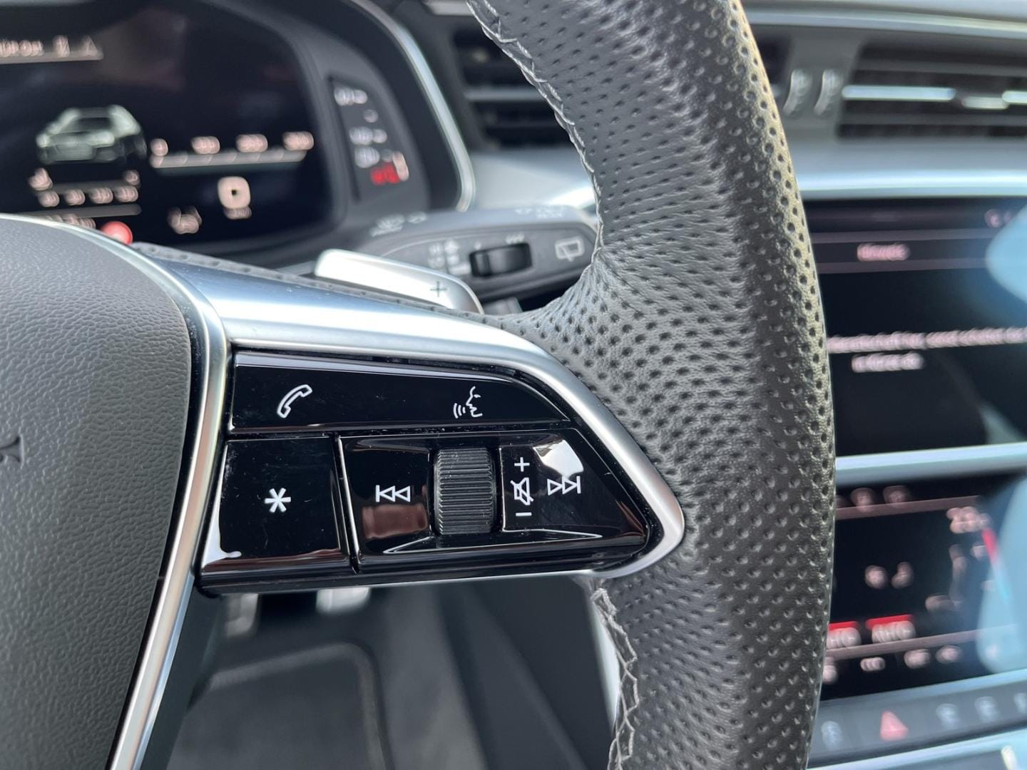 Bild über Audi A6 Avant advanced 45 TFSI quattro S tronic - für weitere Informationen kontaktieren Sie den Audi Partner