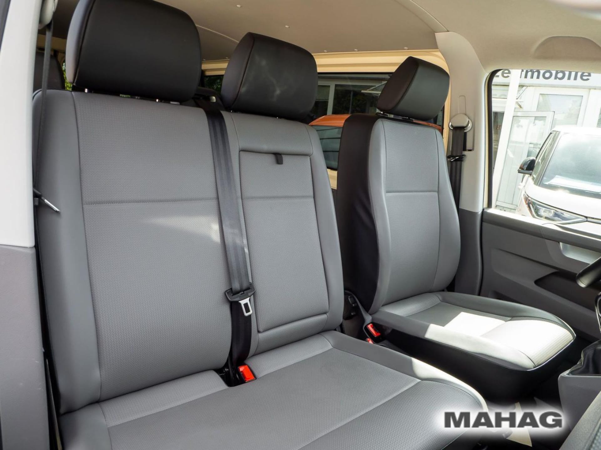 Volkswagen T6.1 Transporter Kombi langer Radstand