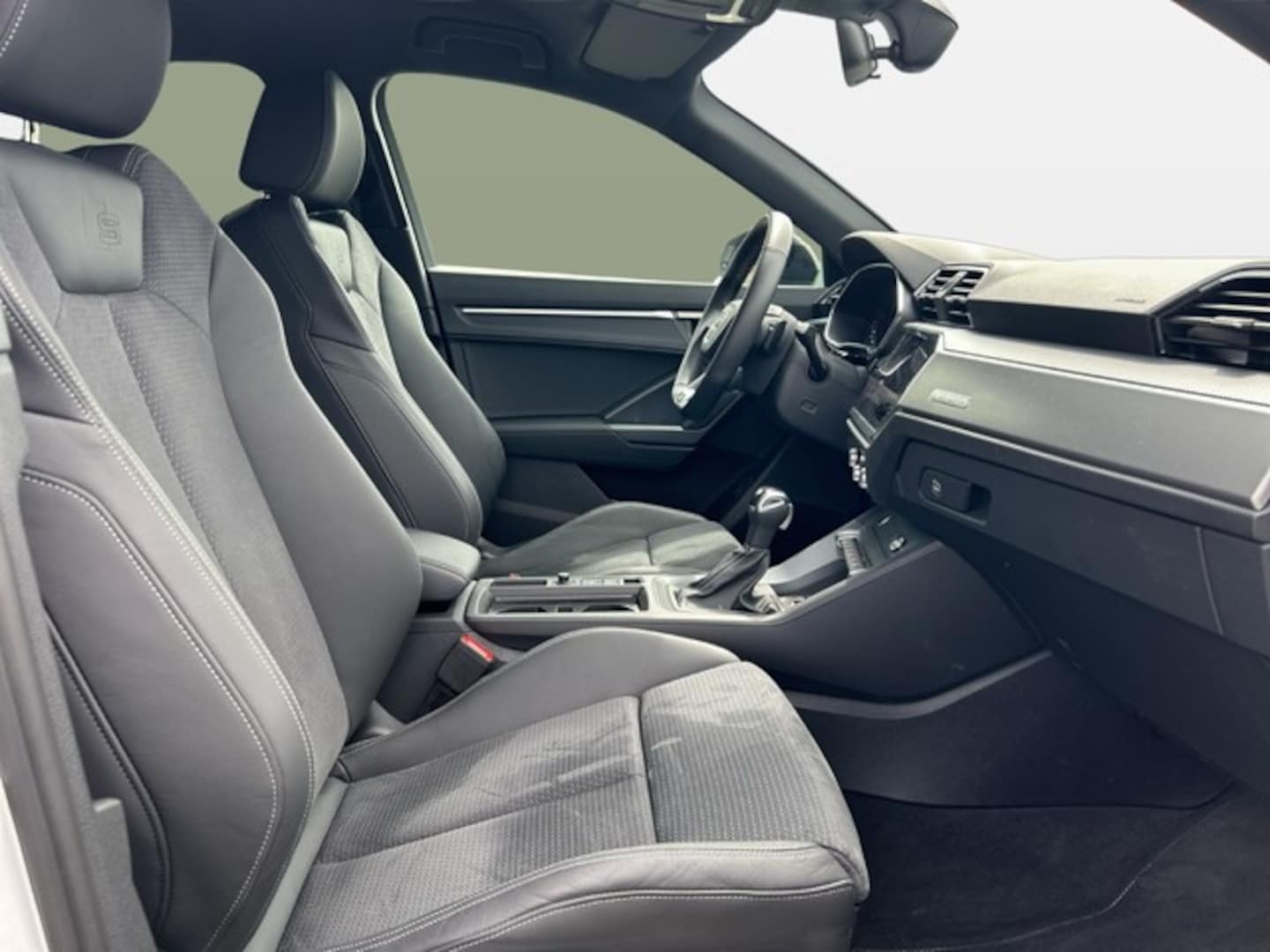 Bild über Audi Q3 S line 40 TDI quattro S tronic - für weitere Informationen kontaktieren Sie den Audi Partner