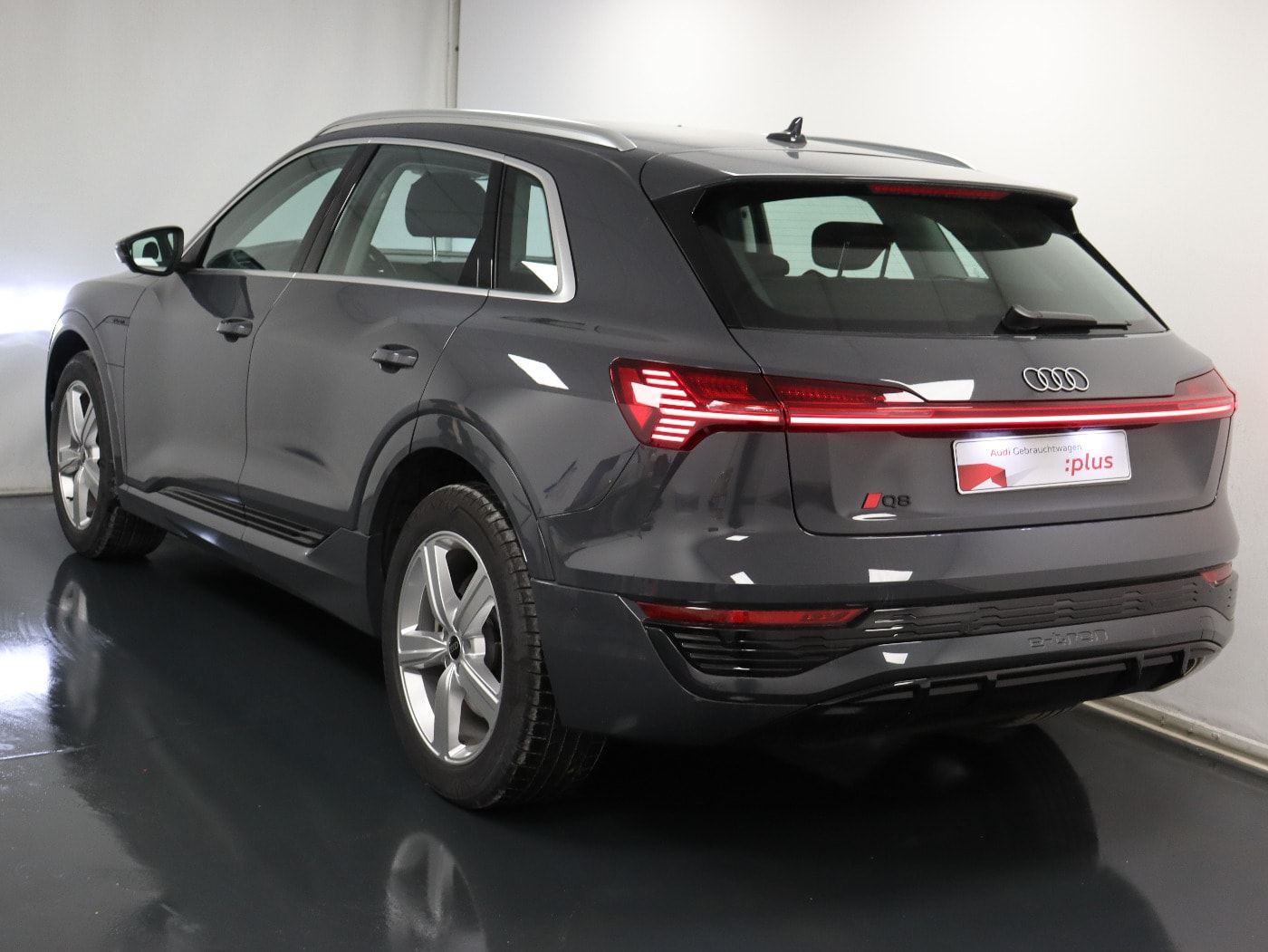Image about Audi Q8 e-tron S line 50 e-tron quattro