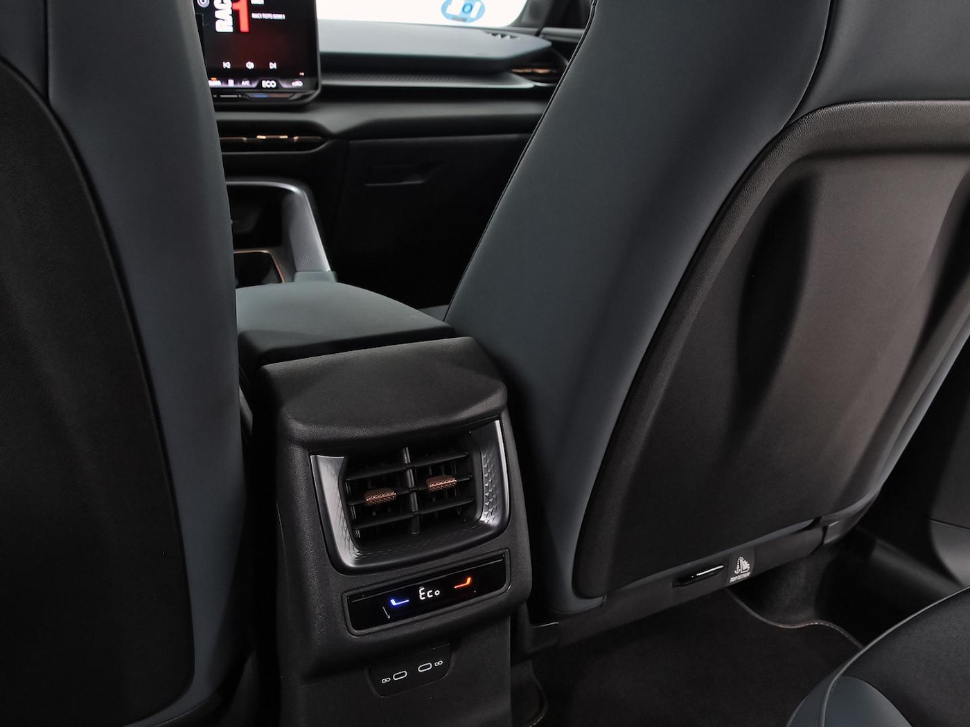 CUPRA Terramar 1.5 TSI e-Hybrid DSG 150 kW (204 CV) — photo 31