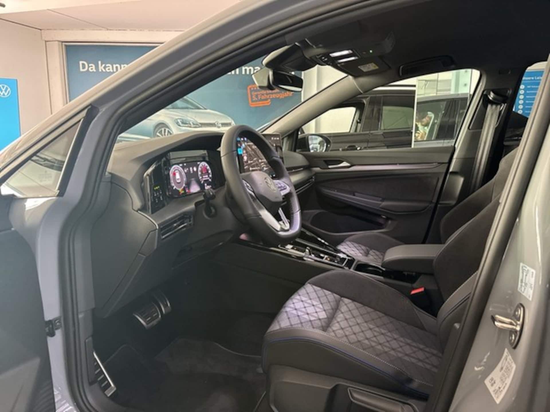 Volkswagen Golf R-Line