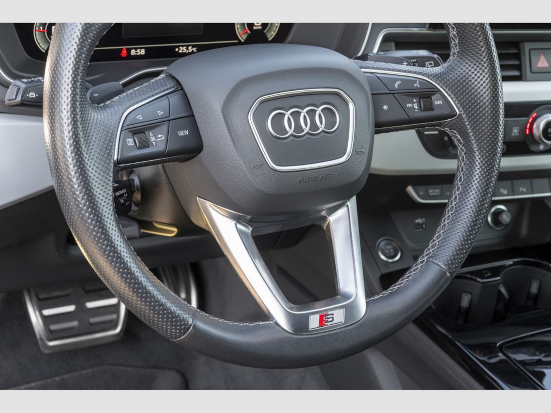 Audi A4 Avant S line