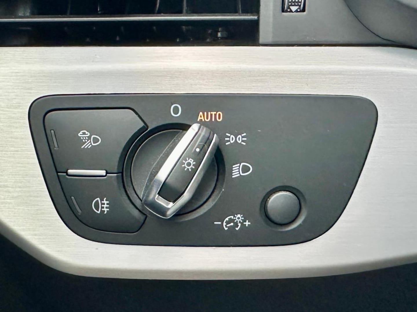 Bild über Audi A4 Avant S line 40 TFSI quattro S tronic - für weitere Informationen kontaktieren Sie den Audi Partner