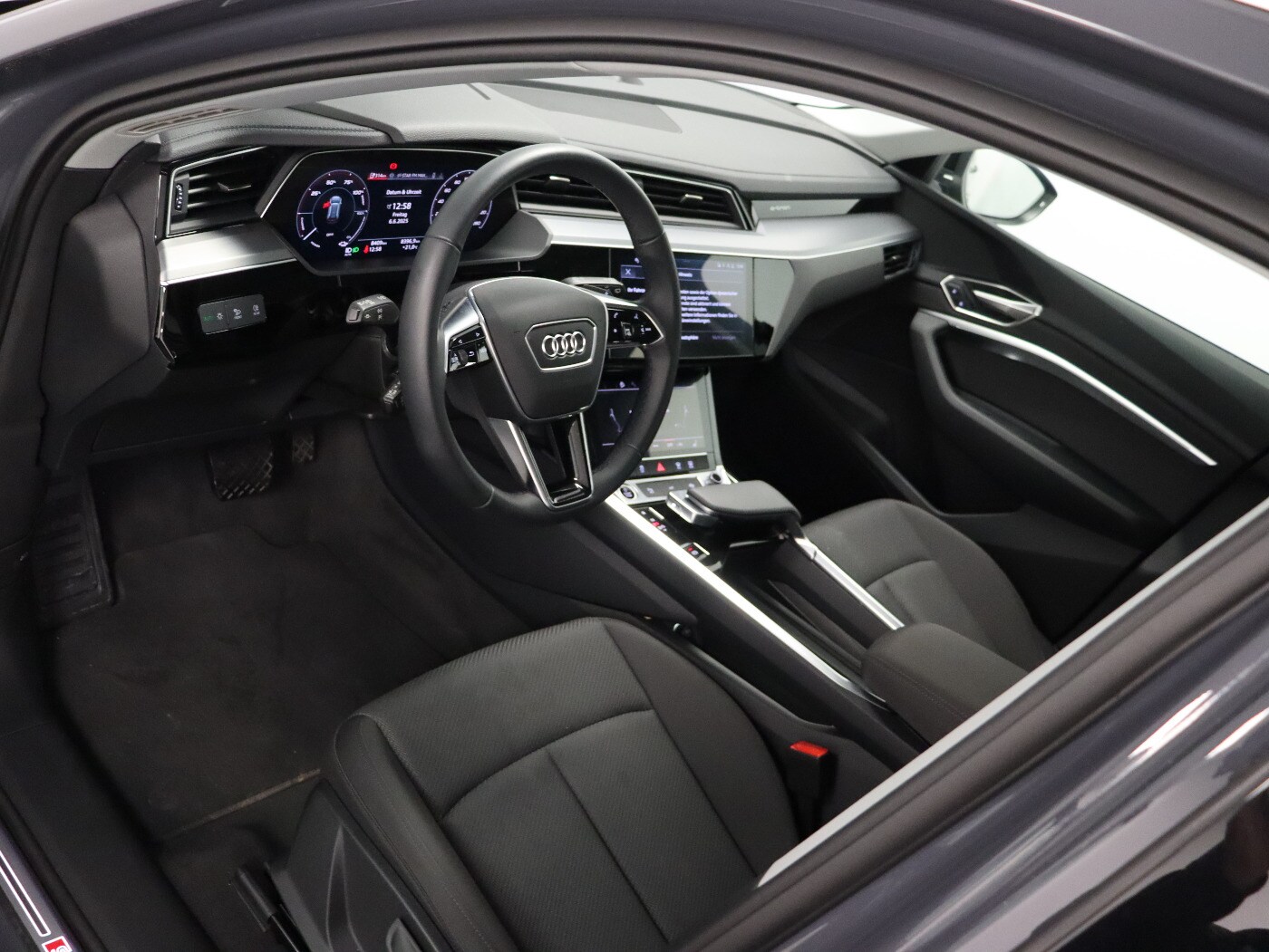 Image about Audi Q8 e-tron S line 50 e-tron quattro