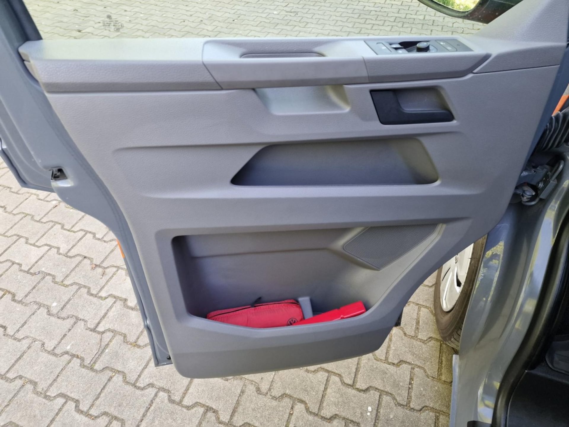 Volkswagen T6.1 Transporter Kombi langer Radstand