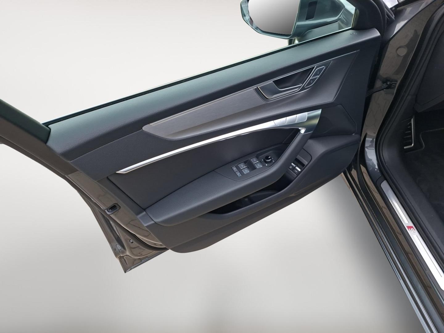Bild über Audi A6 Avant TFSI e S line 55 TFSI e quattro S tronic - für weitere Informationen kontaktieren Sie den Audi Partner