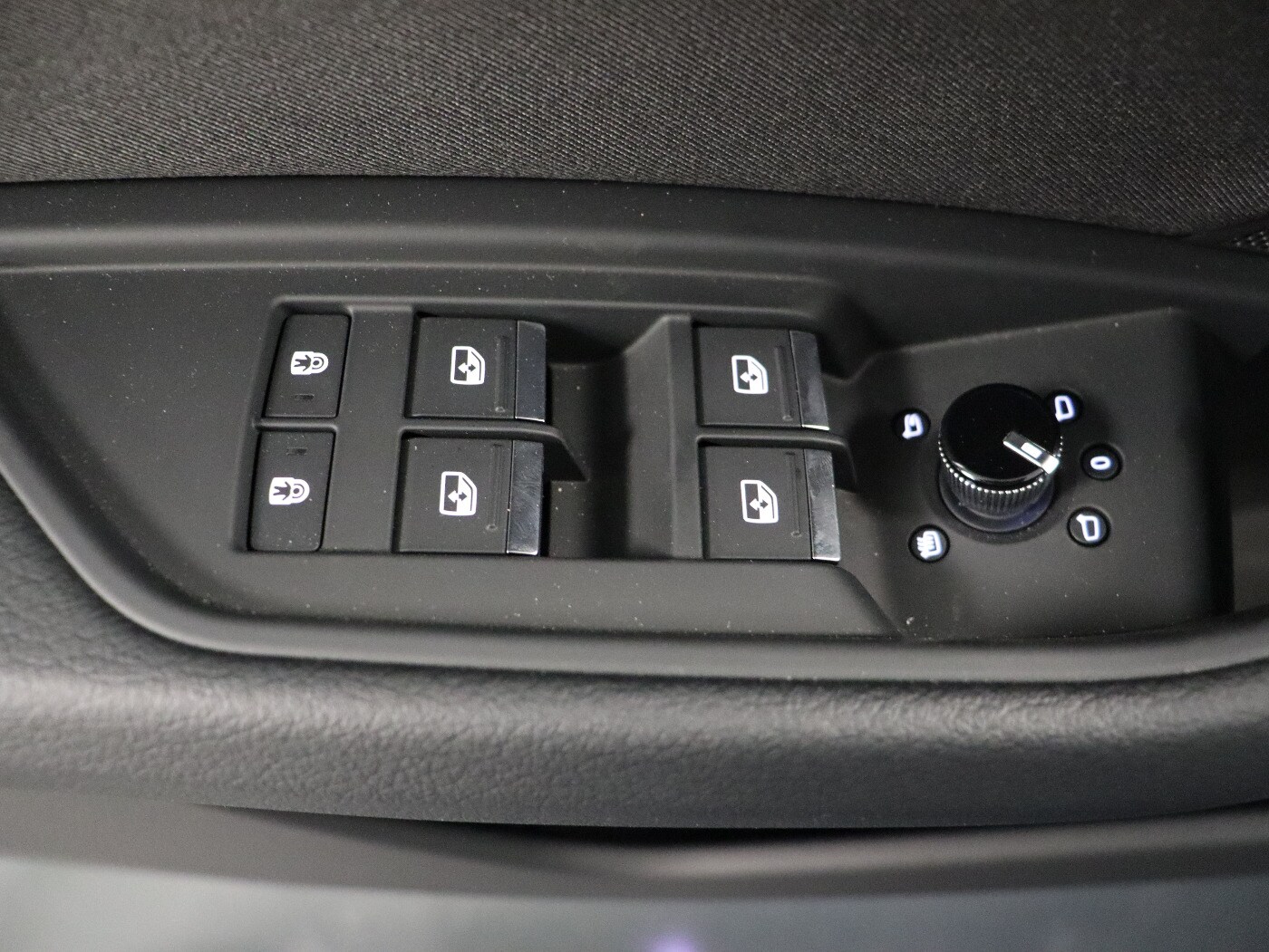 Image about Audi Q8 e-tron S line 50 e-tron quattro